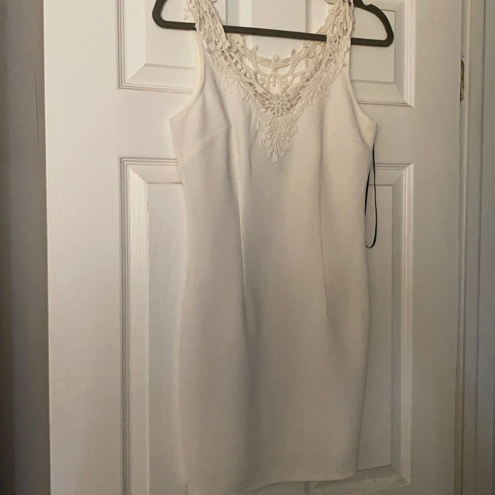 White lace bodycon dress